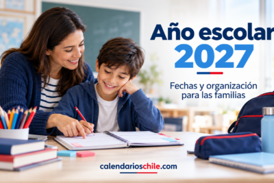 Familia organiza útiles y revisa un planificador escolar en casa para prepararse para el próximo ciclo lectivo en Chile.
